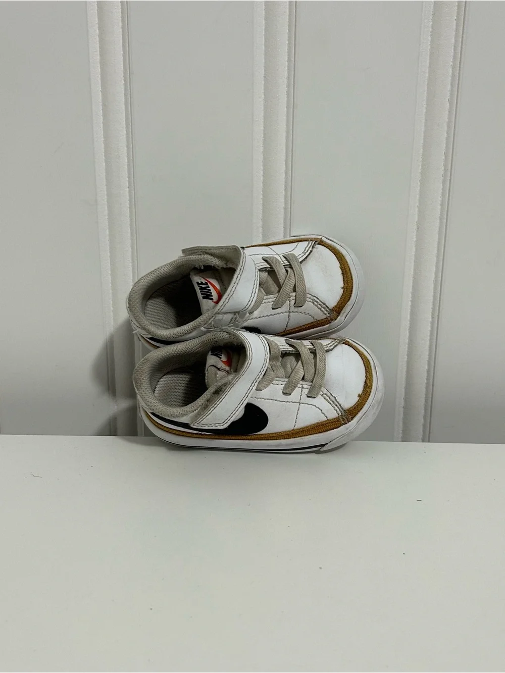 Nike court legacy desert ochre white black